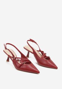 Born2be - Bordowo-Czerwone Sandały na Obcasie Typu Kaczuszka z Paskami Zakończonymi Sprzączkami Verivia. Okazja: na co dzień. Zapięcie: pasek. Kolor: czerwony. Wzór: paski, koronka. Materiał: koronka. Sezon: lato. Obcas: na obcasie. Styl: casual, elegancki. Wysokość obcasa: średni #3