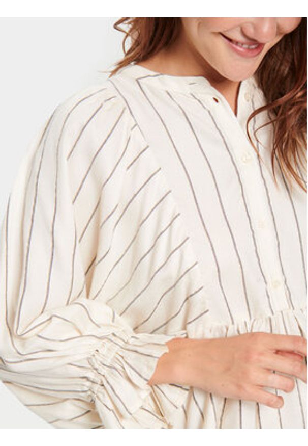 Saint Tropez Koszula 30512803 Biały Loose Fit. Kolor: biały. Materiał: wiskoza