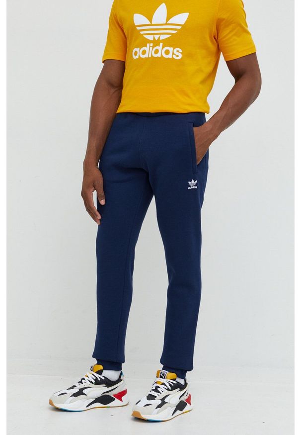 adidas Originals spodnie dresowe męskie kolor granatowy z aplikacją. Kolor: niebieski. Materiał: dresówka. Wzór: aplikacja