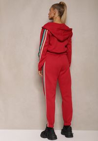 Renee - Czerwony Komplet Dresowy z Kolorowym Lampasem Bluza z Kapturem i Spodnie Joggery Nevarielles. Kolor: czerwony. Materiał: dresówka. Wzór: kolorowy #4