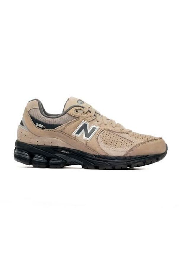 Buty do chodzenia damskie New Balance 2002. Zapięcie: sznurówki. Kolor: beżowy, wielokolorowy. Materiał: zamsz, materiał, syntetyk, skóra. Szerokość cholewki: normalna. Sport: turystyka piesza