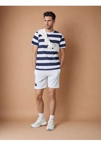 Sinsay - Szorty dresowe - szary. Kolor: szary. Materiał: dresówka. Wzór: aplikacja #1