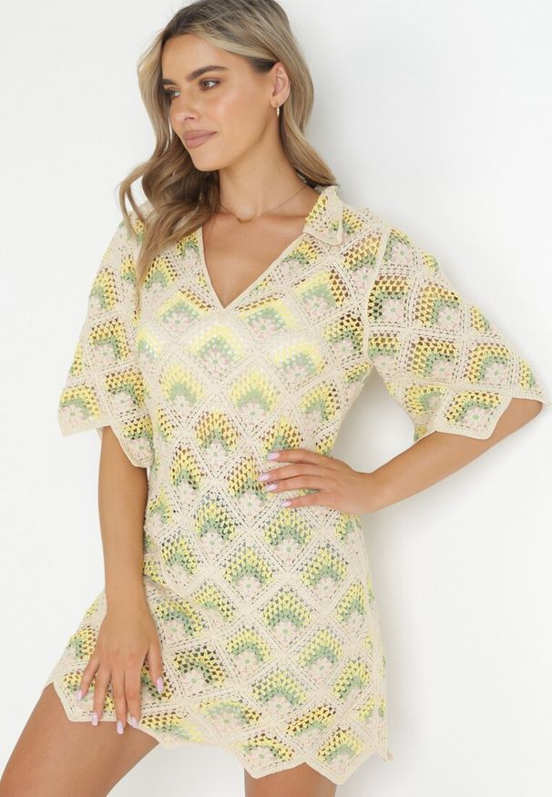 Born2be - Beżowo-Zielona Pudełkowa Sukienka Mini z Głębokim Dekoltem z Szydełkowej Bawełny Cristel. Kolor: beżowy. Materiał: bawełna. Styl: boho. Długość: mini