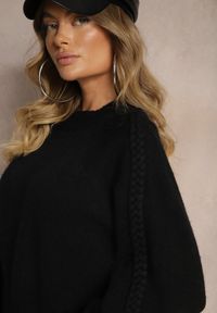 Renee - Czarny Sweter z Wiskozą i Splotem w Stylu Warkocz z Półgolfem Sinithia. Kolor: czarny. Materiał: wiskoza. Wzór: ze splotem. Sezon: zima