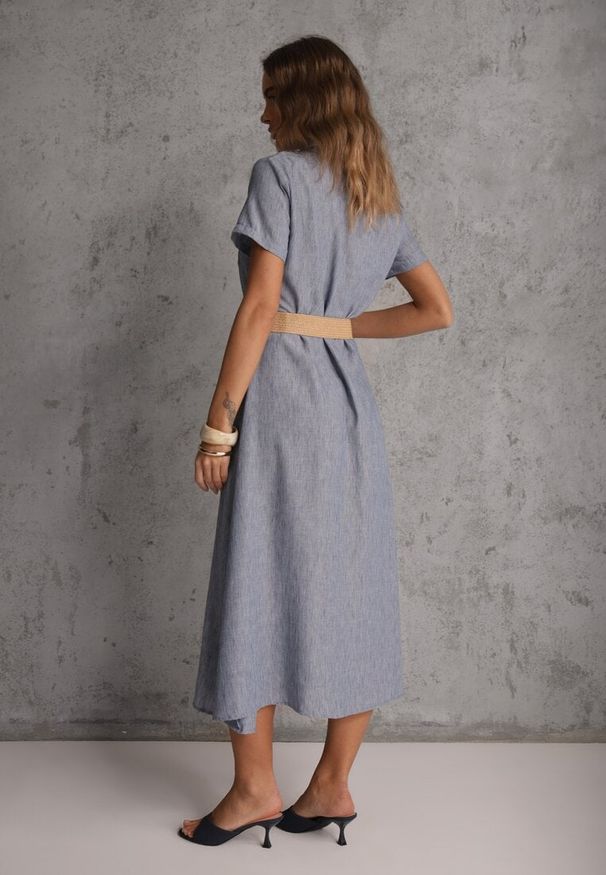 Renee - Niebieska Sukienka o Koszulowym Fasonie z Krótkim Rękawem i Paskiem z Klamrą Sylphusi. Okazja: na randkę. Kolor: niebieski. Materiał: materiał, zamsz. Długość rękawa: krótki rękaw. Typ sukienki: koszulowe. Styl: elegancki