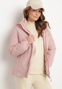 Born2be - Ciemnoróżowa Kurtka Wiatrówka z Odpinanym Kapturem z Odpinaną Pikowaną Stroną Zinlia. Kolor: różowy. Materiał: jeans. Długość rękawa: długi rękaw. Długość: długie #5