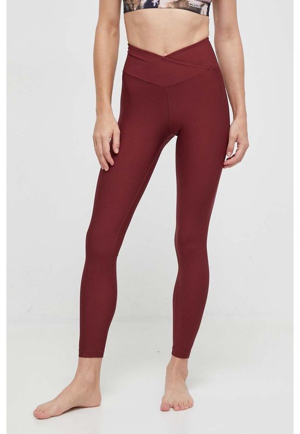 CASALL - Casall legginsy do jogi kolor bordowy gładkie. Kolor: czerwony. Materiał: włókno, dzianina, materiał. Wzór: gładki. Sport: joga i pilates
