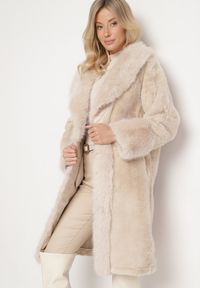 Born2be - Beżowa Długa Kurtka Futro z Wiskozą i Wsuwanymi Kieszeniami Ninnelira. Okazja: na spacer. Kolor: beżowy. Materiał: wiskoza, futro. Długość: długie. Sezon: jesień. Styl: wizytowy, elegancki #2