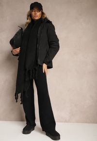 Renee - Czarna Kurtka z Pikowaną Odpinaną Stroną i Odpinanym Kapturem Doriona. Okazja: na spotkanie biznesowe, do pracy, na co dzień, na spacer. Kolor: czarny. Materiał: jeans. Sezon: jesień. Styl: biznesowy, casual, elegancki #4