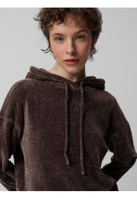 outhorn - Sweter z dzianiny szenilowej z kapturem damski - brązowy. Typ kołnierza: kaptur. Kolor: brązowy. Materiał: dzianina