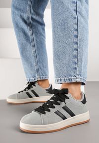 Born2be - Szaro-Czarne Sneakersy z Ozdobnymi Paskami Rilanira. Okazja: na co dzień. Zapięcie: pasek. Kolor: szary. Materiał: jeans. Wzór: paski