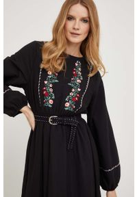 Answear Lab sukienka bawełniana kolor czarny maxi rozkloszowana. Kolor: czarny. Materiał: bawełna. Wzór: haft. Typ sukienki: rozkloszowane. Styl: wakacyjny. Długość: maxi #3