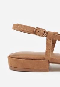 Renee - Brązowe Sandały Slingback z Kwadratowym Noskiem i Ażurową Cholewką Jurria. Okazja: na co dzień. Kolor: brązowy. Materiał: jeans. Szerokość cholewki: normalna. Wzór: ażurowy. Styl: casual #3