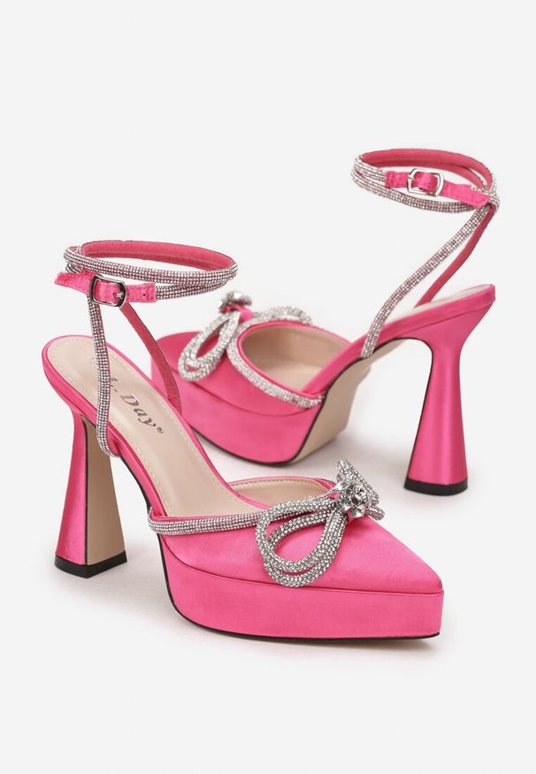 Renee - Fuksjowe Sandały na Klepsydrowym Obcasie i Platformie z Kokardką Kirsi. Kolor: różowy. Materiał: satyna, jedwab. Wzór: aplikacja. Sezon: lato. Obcas: na obcasie. Styl: wizytowy. Wysokość obcasa: średni