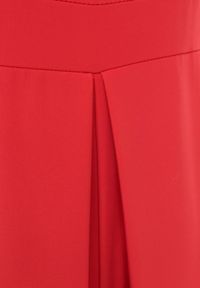 Born2be - Czerwony Elegancki Kombinezon z Ozdobnymi Zakładkami Zellysha. Okazja: na co dzień, na spotkanie biznesowe. Kolor: czerwony. Wzór: aplikacja. Styl: elegancki #2