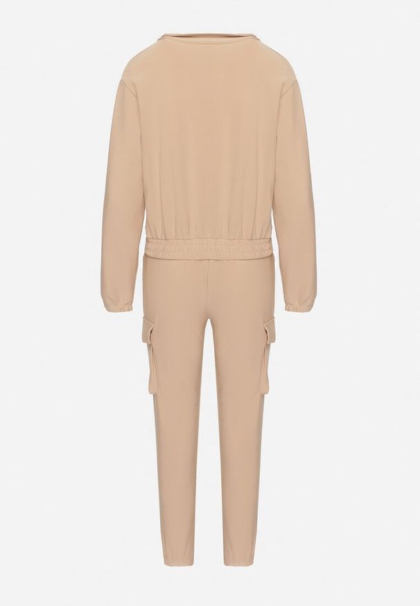 Born2be - Ciemnobeżowy Komplet Dresowy z Bluzą o Krótkim Fasonie i Spodniami Typu Jogger z Kieszeniami Riavirae. Kolor: beżowy. Materiał: dresówka