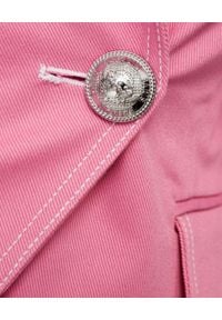 Balmain - BALMAIN - Dwurzędowa marynarka w kolorze różowym. Kolor: różowy, wielokolorowy, fioletowy. Materiał: jeans, tkanina. Wzór: aplikacja #3