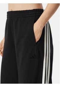 Adidas - adidas Spodnie dresowe 3-Stripes KV9868 Czarny Wide Fit. Kolor: czarny. Materiał: bawełna #2