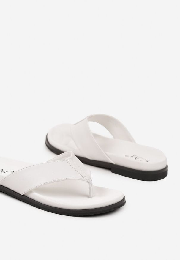 Renee - Białe Japonki Klapki Basic z Szerokimi Paskami Sanivel. Okazja: na co dzień. Kolor: biały. Styl: casual