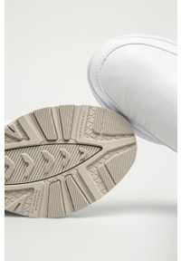 columbia - Columbia - Śniegowce Paninaro. Nosek buta: okrągły. Zapięcie: zamek. Kolor: biały. Materiał: syntetyk, materiał, guma. Szerokość cholewki: normalna. Obcas: na obcasie. Wysokość obcasa: średni #4