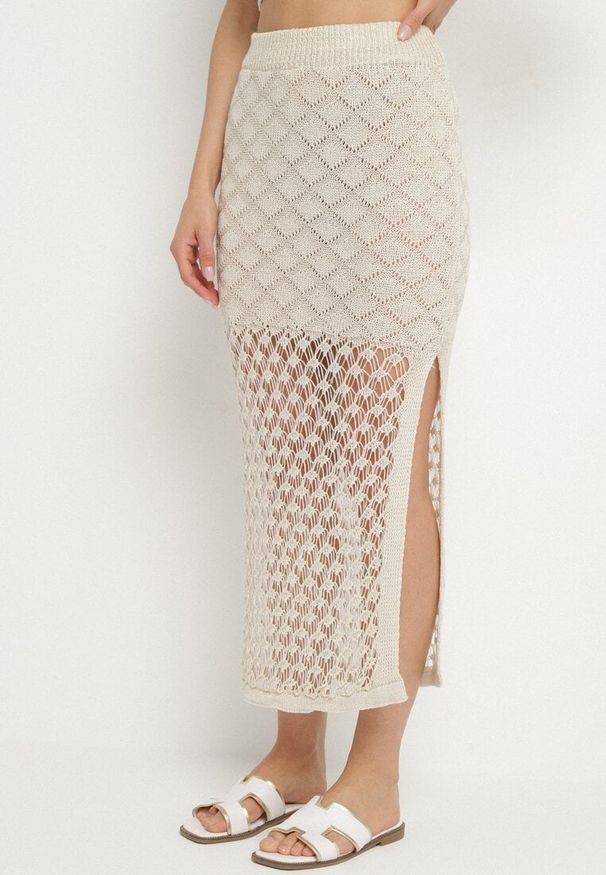 Born2be - Beżowy Siateczkowy Komplet z Dzianiny Top na Ramiączkach i Spódnica Tiareia. Kolor: beżowy. Materiał: dzianina