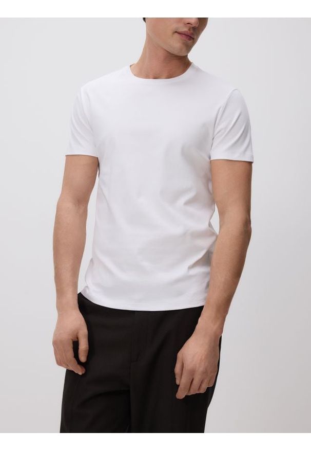 Reserved - T-shirt slim z bawełny pima - biały. Kolor: biały. Materiał: bawełna