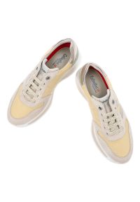 Beżowe Sneakersy Callaghan Modne Obuwie Damskie Na Platformie. Okazja: na co dzień. Kolor: beżowy. Materiał: zamsz, skóra. Obcas: na platformie. Styl: casual