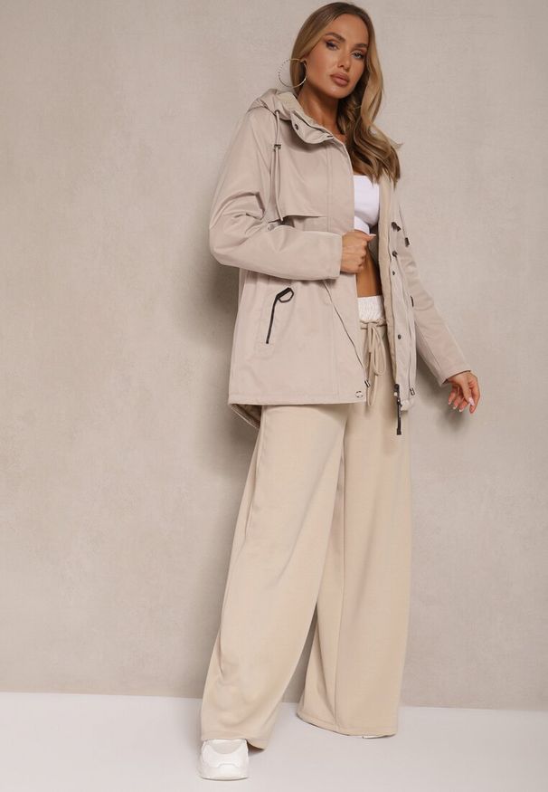 Renee - Beżowa Dwustronna Kurtka o Fasonie Parki Tarisen. Okazja: na co dzień, na spacer. Kolor: beżowy. Materiał: jeans. Wzór: gładki. Styl: casual, elegancki