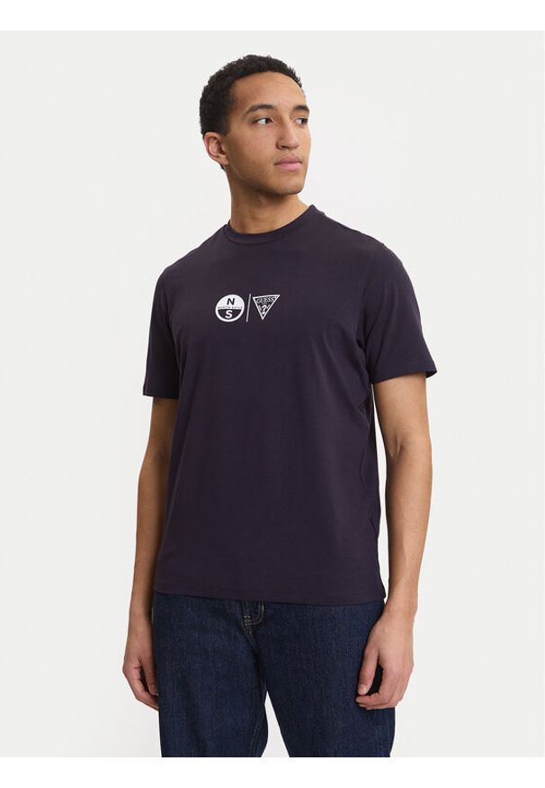 Guess T-Shirt GUESS x NORTH SAILS M6GI40 K3322 Granatowy Regular Fit. Kolor: niebieski. Materiał: bawełna