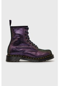 Dr. Martens Workery skórzane 1460 damskie kolor fioletowy na płaskim obcasie. Zapięcie: sznurówki. Kolor: fioletowy. Materiał: skóra. Obcas: na obcasie. Wysokość obcasa: niski #1