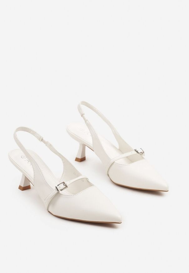 Renee - Białe Sandały na Kaczuszce Slingback z Paskiem i Klamrą Elearela. Okazja: na co dzień. Zapięcie: klamry. Kolor: biały. Materiał: jeans. Wzór: aplikacja. Obcas: na szpilce. Styl: elegancki, casual