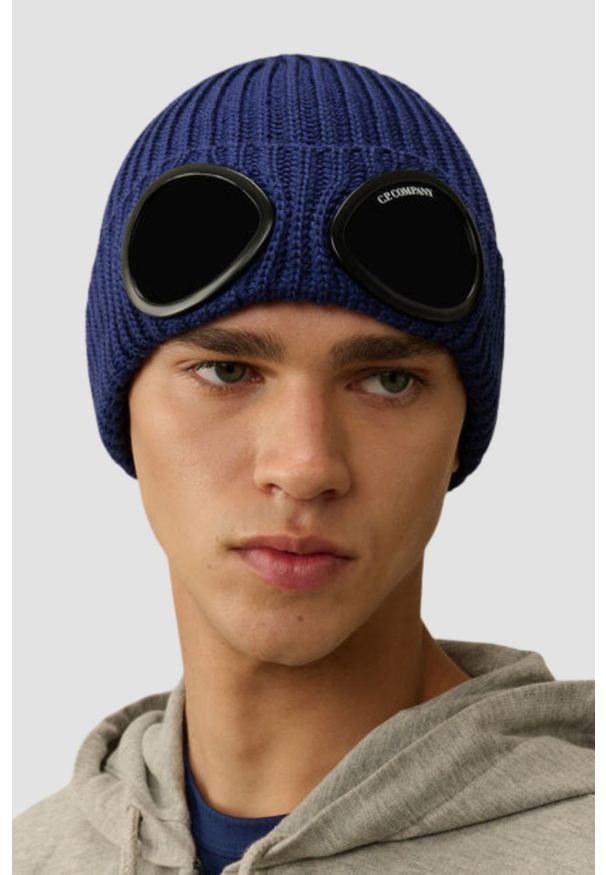 C.P. Company - C.P. COMPANY Granatowa czapka Knit Cap. Kolor: niebieski. Materiał: wełna