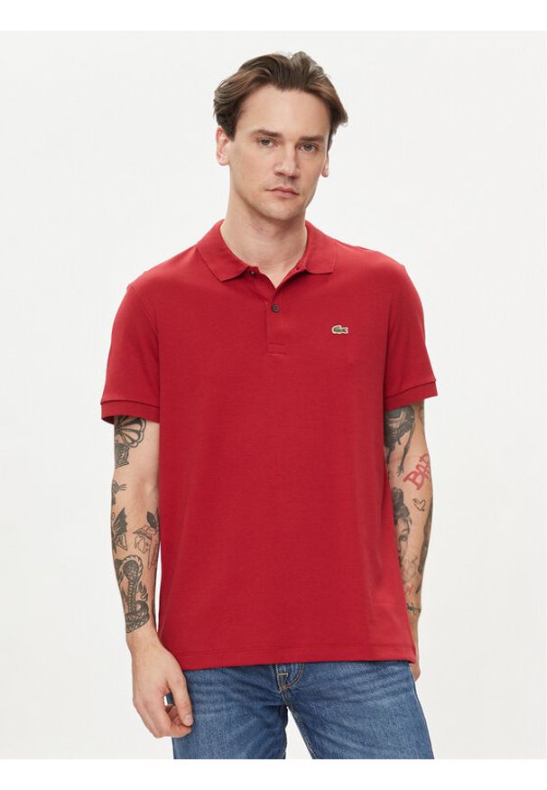 Lacoste Polo DH2050 Bordowy Regular Fit. Typ kołnierza: polo. Kolor: czerwony. Materiał: bawełna