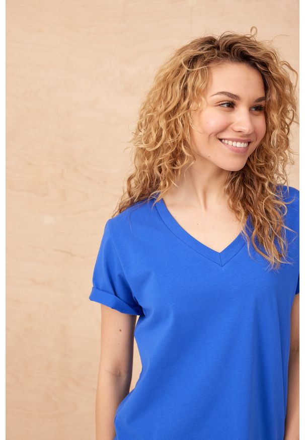 blue shadow - T-shirt Damski Mango BS Szafirowy. Typ kołnierza: dekolt w serek. Kolor: niebieski. Materiał: denim, bawełna, elastan, tkanina. Długość: krótkie