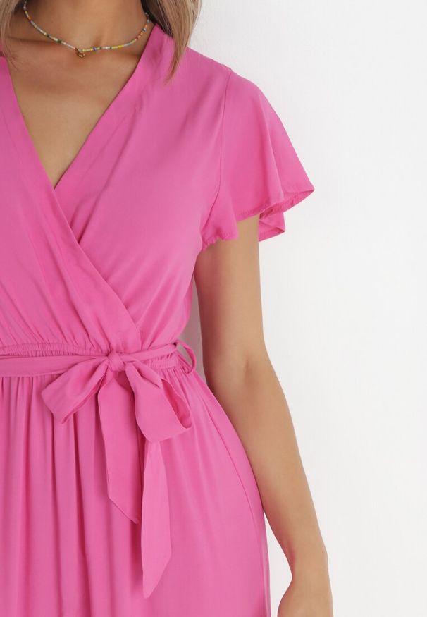 Born2be - Fuksjowa Sukienka Diomeira. Kolor: różowy. Materiał: tkanina. Wzór: gładki, jednolity. Typ sukienki: kopertowe. Styl: klasyczny, elegancki. Długość: maxi