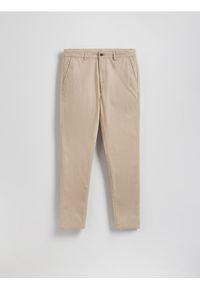 Reserved - Bawełniane spodnie chino slim - beżowy. Kolor: beżowy. Materiał: bawełna #1