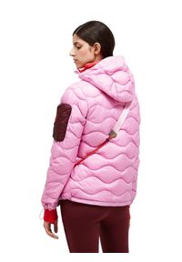 Kurtka Peak Performance puchowa damska Helium Utility Down Hood różowa - XS. Kolor: różowy. Materiał: puch