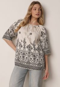 Born2be - Biało-Czarna Bluzka z Wiskozy z Kwiatowym Wzorem Wiązaniem i Frędzlami Hawnalue. Okazja: do pracy, na co dzień, na spacer. Kolor: biały. Materiał: wiskoza. Wzór: kwiaty. Styl: boho, elegancki, casual #4