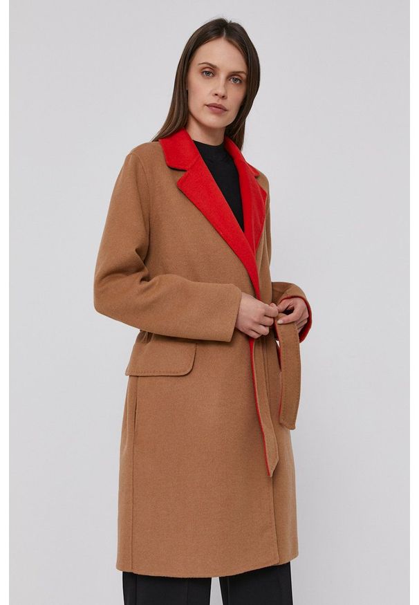 TOMMY HILFIGER - Tommy Hilfiger - Płaszcz. Okazja: na co dzień. Kolor: brązowy. Wzór: aplikacja. Styl: klasyczny, casual