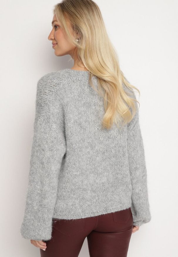 Born2be - Jasnoszary Sweter z Wełną i Rozszerzanymi Rękawami Sinara. Okazja: na co dzień. Kolor: szary. Materiał: wełna. Styl: klasyczny, elegancki, casual