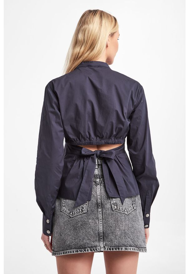 Custommade - Koszula Bridget CUSTOMMADE. Typ kołnierza: kołnierzyk stójkowy. Długość rękawa: długi rękaw. Długość: długie. Wzór: aplikacja