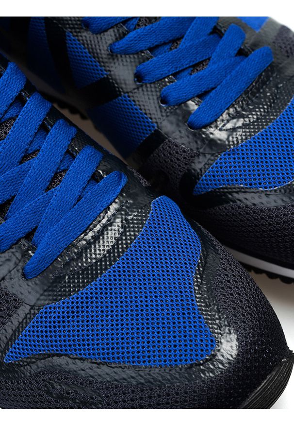 Armani Exchange Sneakersy | XUX018 XV080 | Mężczyzna | Granatowy. Nosek buta: okrągły. Kolor: niebieski. Materiał: skóra ekologiczna, tkanina. Wzór: aplikacja, nadruk
