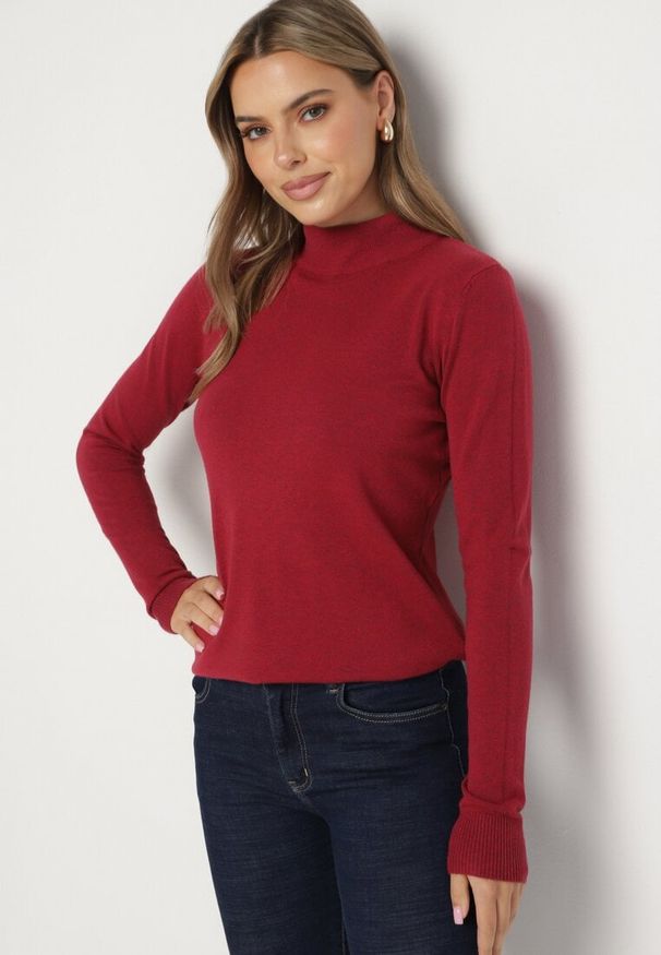 Born2be - Bordowy Klasyczny Półgolf z Domieszką Kaszmiru Zailena. Okazja: na imprezę, na co dzień. Kolor: czerwony. Materiał: kaszmir. Wzór: aplikacja. Styl: klasyczny