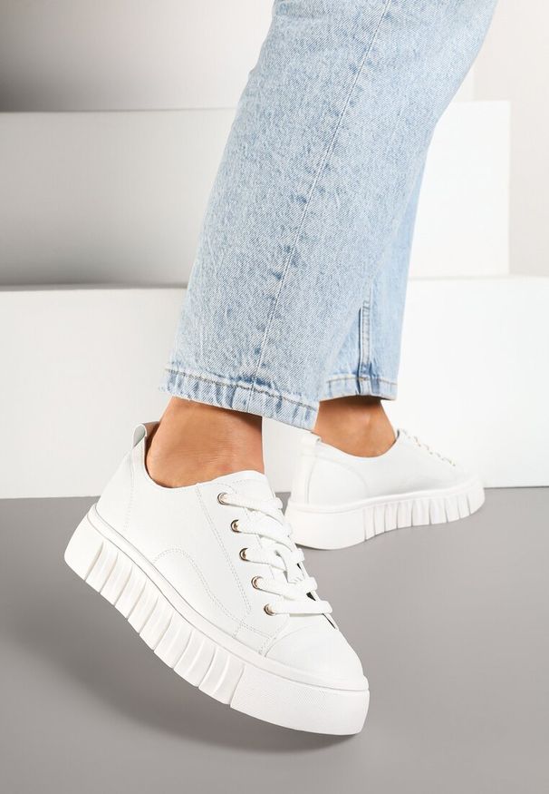 Renee - Białe Płaskie Sneakersy Vices ze Sznurowaniem Lorori. Okazja: na co dzień. Zapięcie: sznurówki. Kolor: biały. Materiał: jeans. Sezon: lato, wiosna