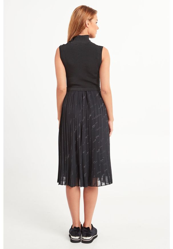Sportmax Code - Sukienka Zavorra SPORTMAX CODE. Materiał: prążkowany. Długość rękawa: bez rękawów. Typ sukienki: plisowane. Styl: elegancki