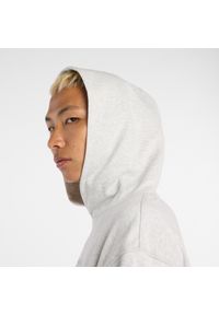 Bluza męska New Balance MT53925AHH – szara. Typ kołnierza: kaptur. Kolor: szary. Materiał: bawełna, dresówka, materiał. Wzór: aplikacja #3