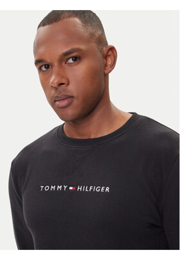 TOMMY HILFIGER - Tommy Hilfiger Bluza UM0UM03666 Czarny Regular Fit. Kolor: czarny. Materiał: syntetyk, bawełna