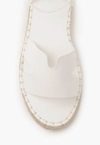 Renee - Białe Sandały VICES na Platformie z Plecionką i Wycięciami Helimis. Zapięcie: sprzączka. Kolor: biały. Materiał: koronka. Wzór: koronka. Sezon: lato. Obcas: na platformie #5