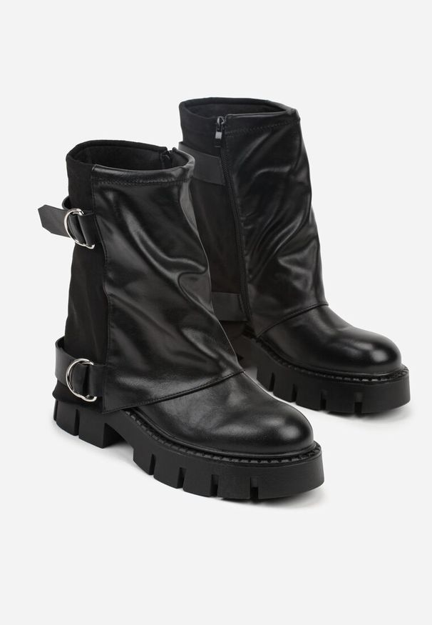 Renee - Czarne Botki na Platformie z Wywiniętą Cholewką i Paskami ze Sprzączkami Zevrina. Okazja: na co dzień. Zapięcie: pasek. Kolor: czarny. Materiał: jeans, skóra. Szerokość cholewki: normalna. Obcas: na platformie. Styl: casual, elegancki