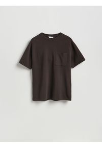 Reserved - Strukturalny t-shirt comfort fit - ciemnobrązowy. Kolor: brązowy. Materiał: dzianina, bawełna #1
